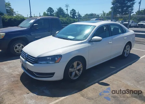 2012 Volkswagen Passat 2.5L Se z USA, uszkodzony, nr VIN 1VWBP7A33CC084661
